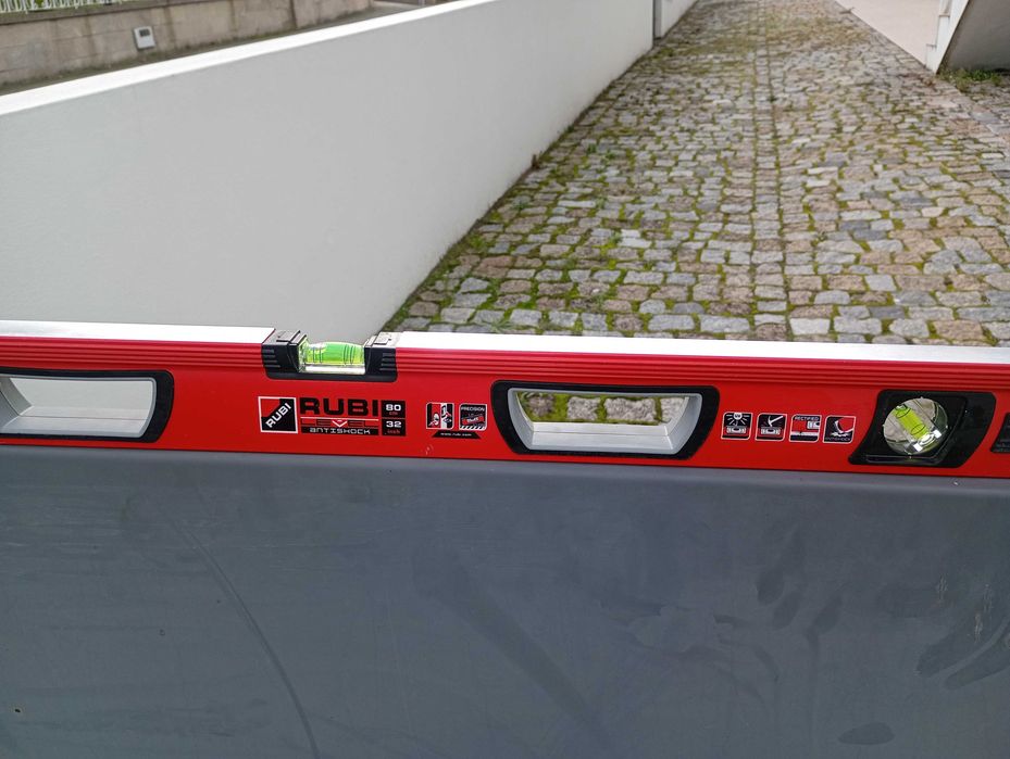 Nivel de Aluminio RUBI de Bolha 80 cm. Ferramenta Antishock