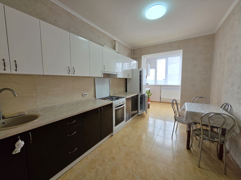 Двох кімнатна новобудова Озерна біля Школи 28, євроремонт. Валєріч