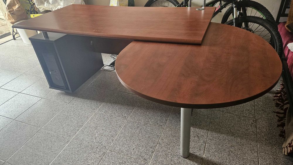 Vendo secretária robusta