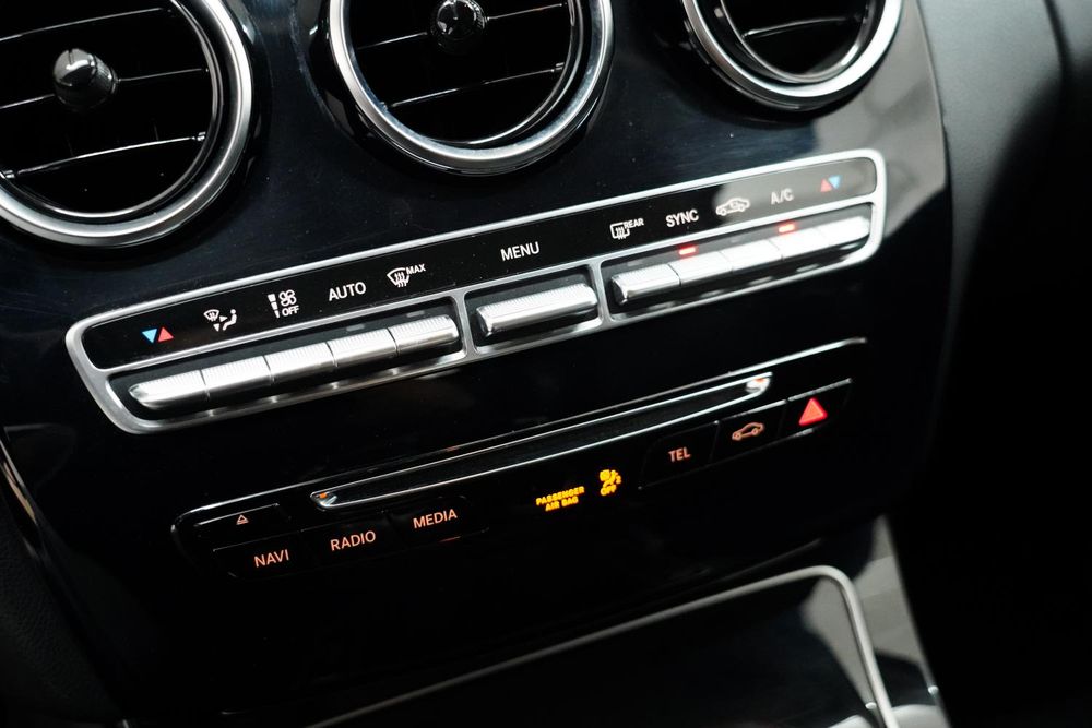 Mercedes-Benz C 200 — fotografia 11