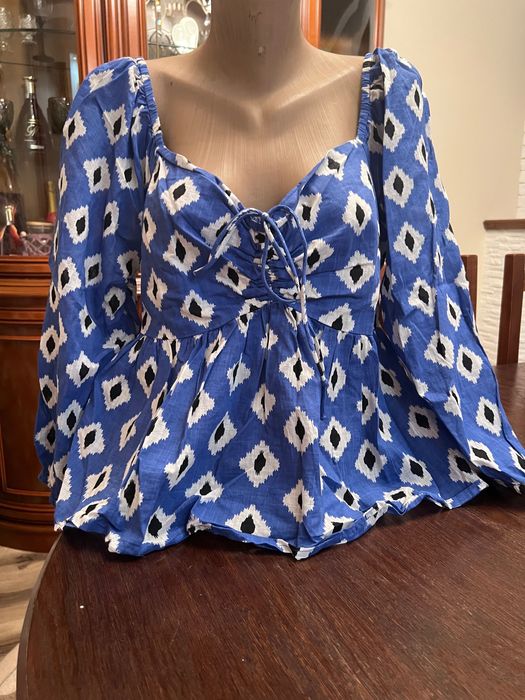 Жіноча блузка красива