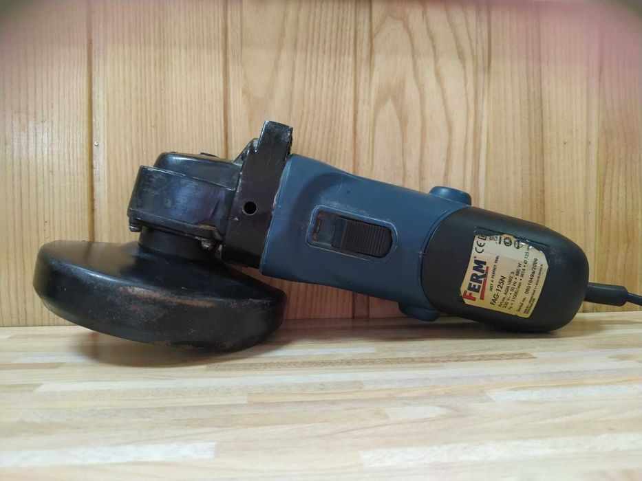 Ferm FAG-125 N Кутова шліфувальна машина (болгарка)