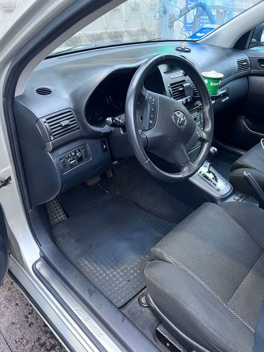 Toyota avensis універсал  для військового.