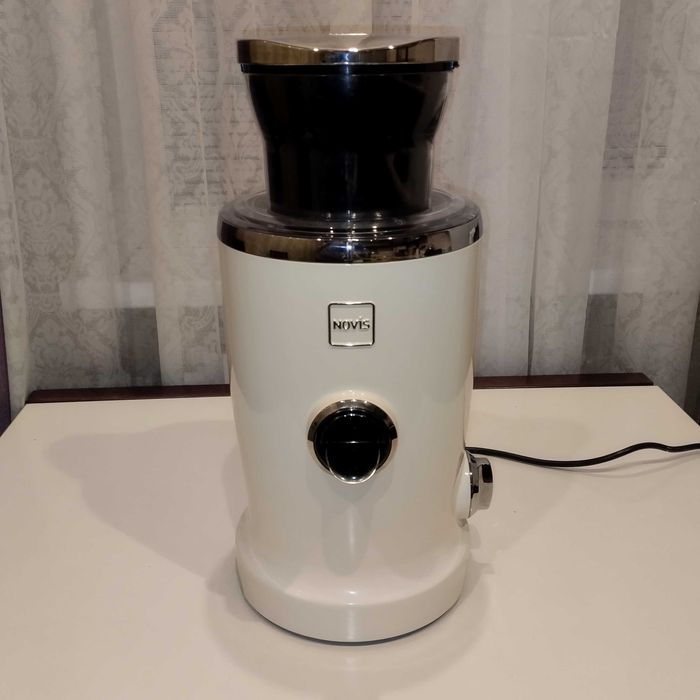 Соковыжималка , фрешница, соковитискач Novis (Швейцария)
