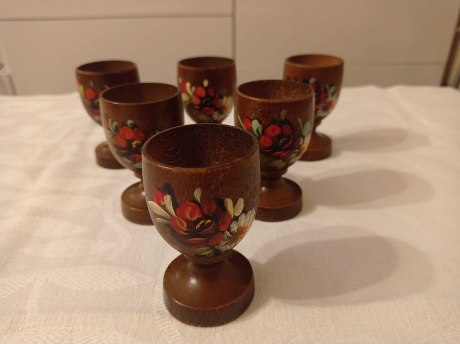 6 drewnianych kieliszków do jajek