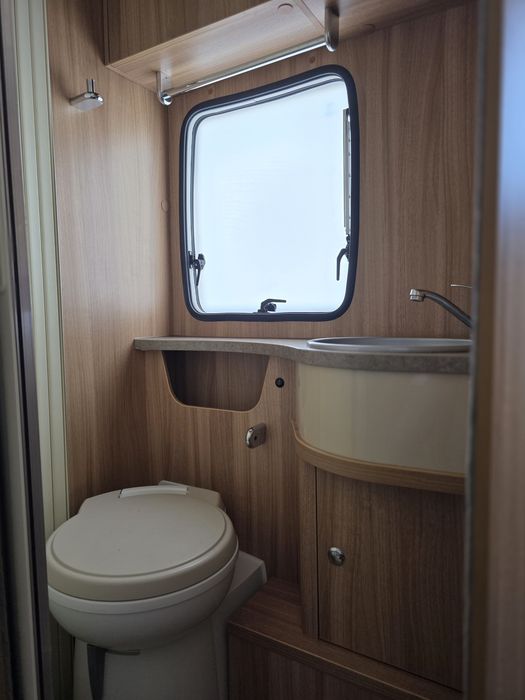 Chausson Flash 19 (2013) – Cama Central, Duche Separado, Excelente Estado