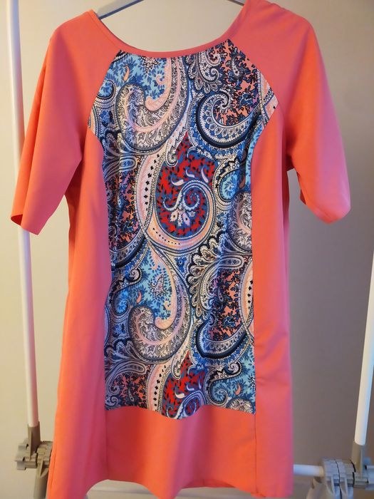 Sukienka 46 kolorowy wzór