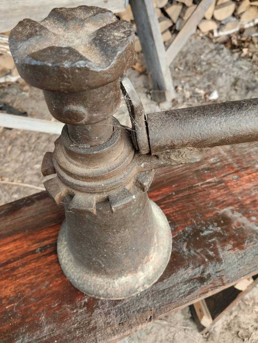 продам домкрат вінтовий