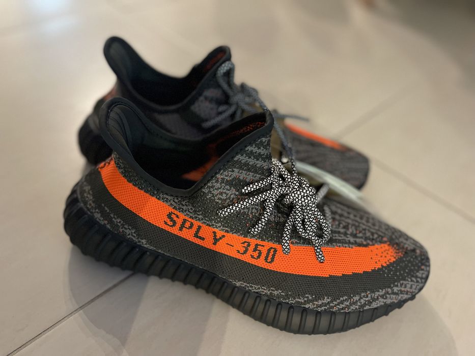 Ténis Yeezy Boost 350 v2