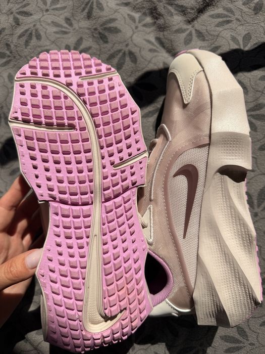 Snikiersy Nike Aura Edge