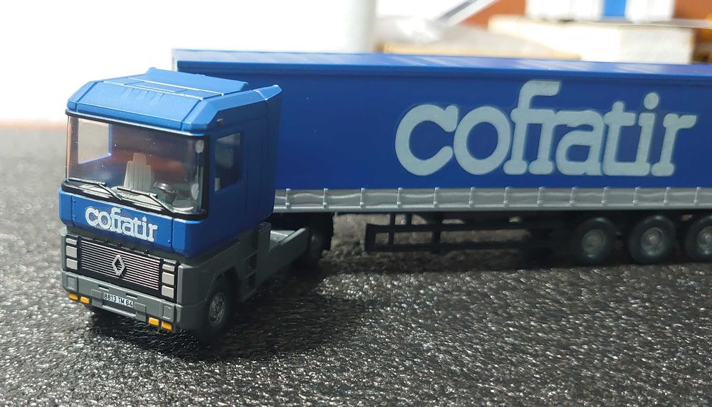 Camião Renault Magnum Cofratir 1/87