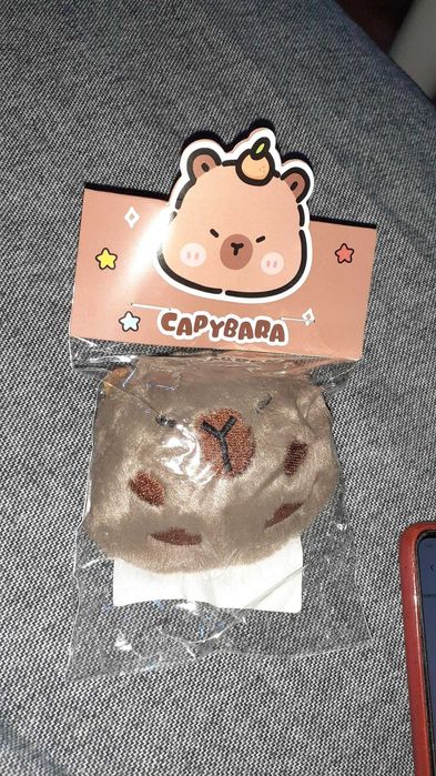Broche de peluche capybara  NOVO