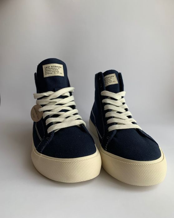 Продаються кеди Levis