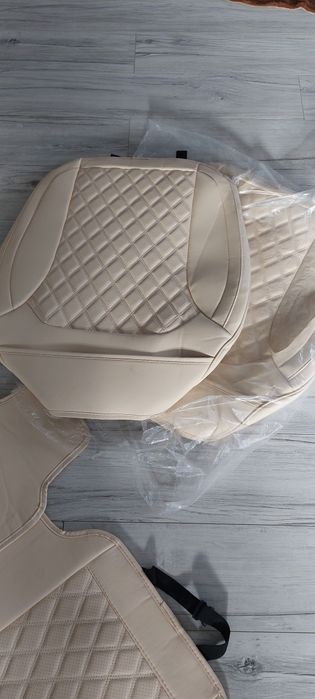 Pokrowce beżowe z eko skóry samochodowe