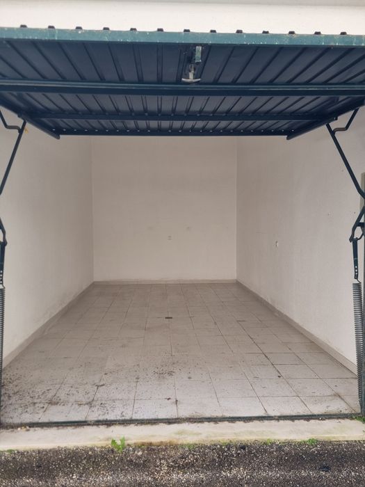 Alugo garagem individual