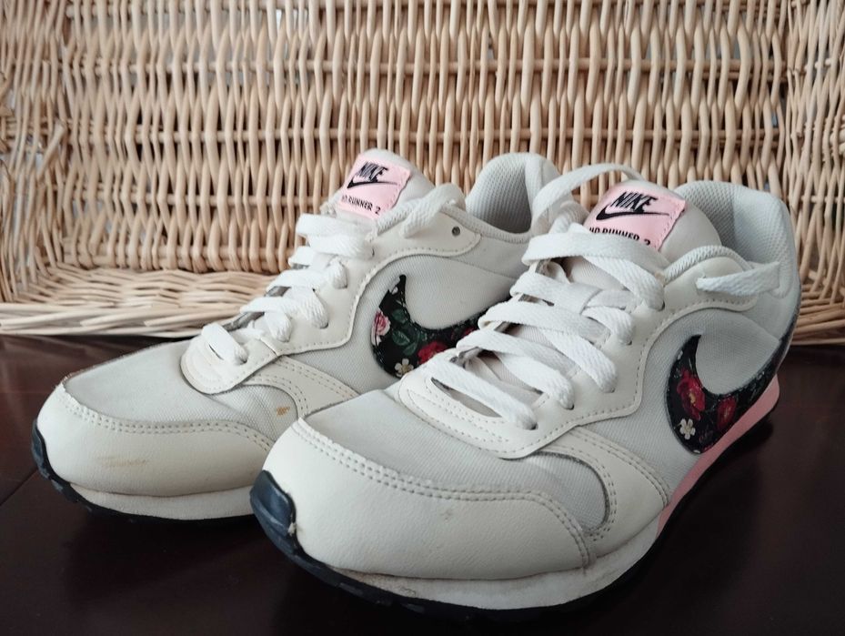 Sapatilha Nike Runner com Padrão Floral