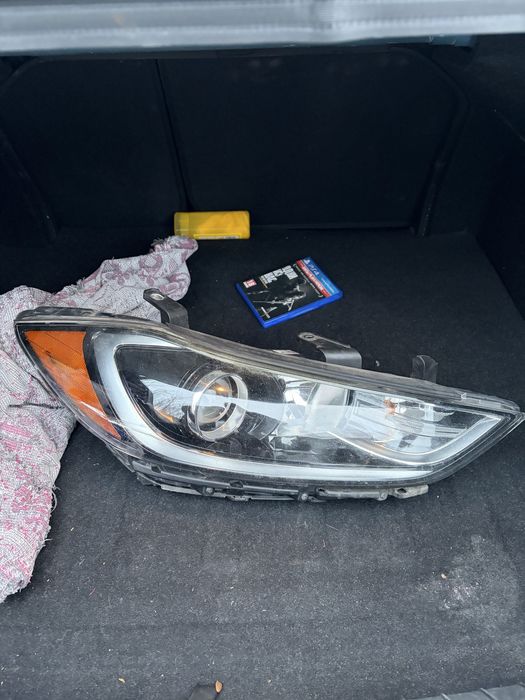 Фара права Hyundai Elantra 2017(дорест)