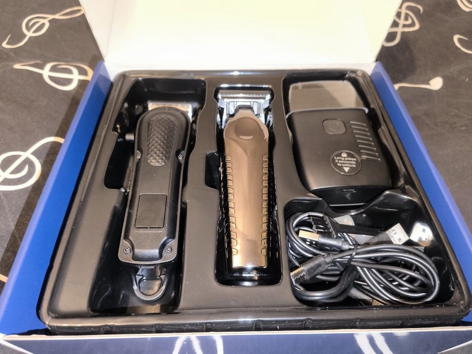 A komplet - trymer, maszynka do strzyżenia i  golarka