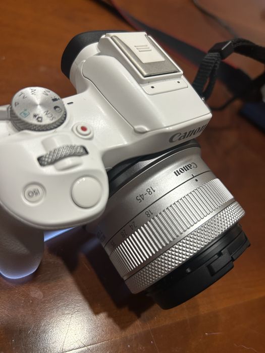 Maquina Canon R50