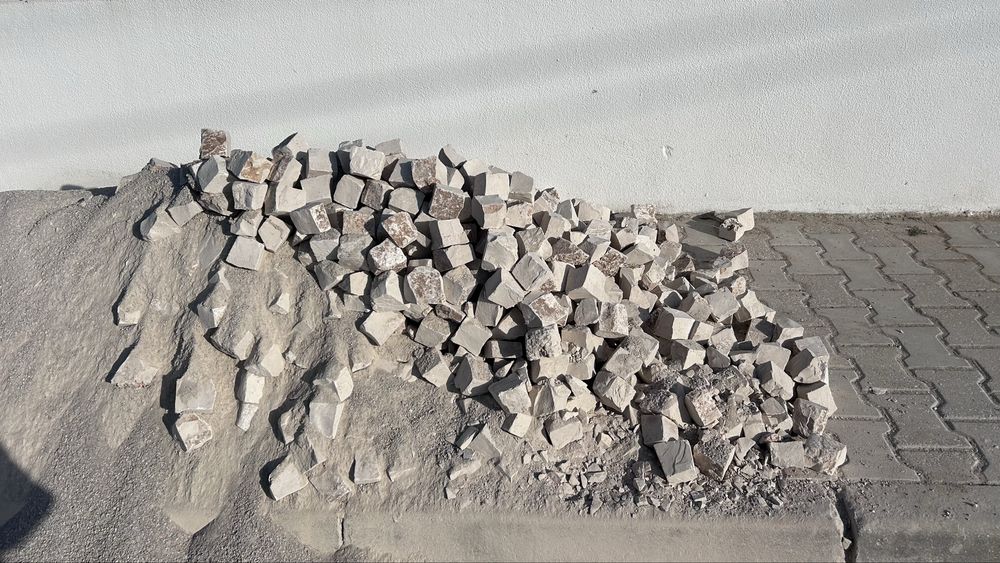 Pedra de calçada portuguesa nova