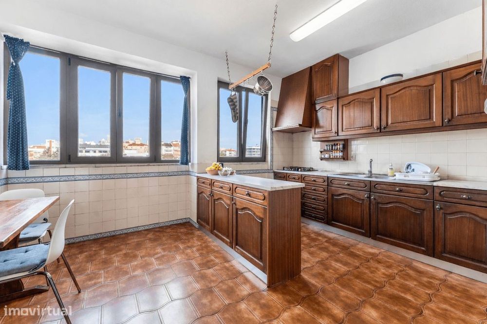 Penthouse T4 com piscina, Junqueiro Carcavelos, Cascais