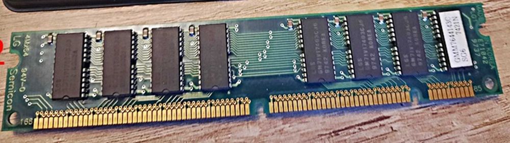 Pamięć RAM 256 MB - 4M x 64 LG Semicon