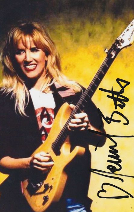 Jennifer Batten zespół Michael Jacksona  autograf, fotografia 10x15 cm