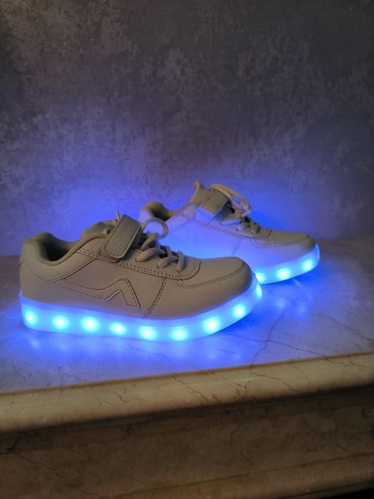 Дитячі кросівки з LED підсвіткою на USB р. 30 (устілка 18.5-19 см) Ідеальний стан