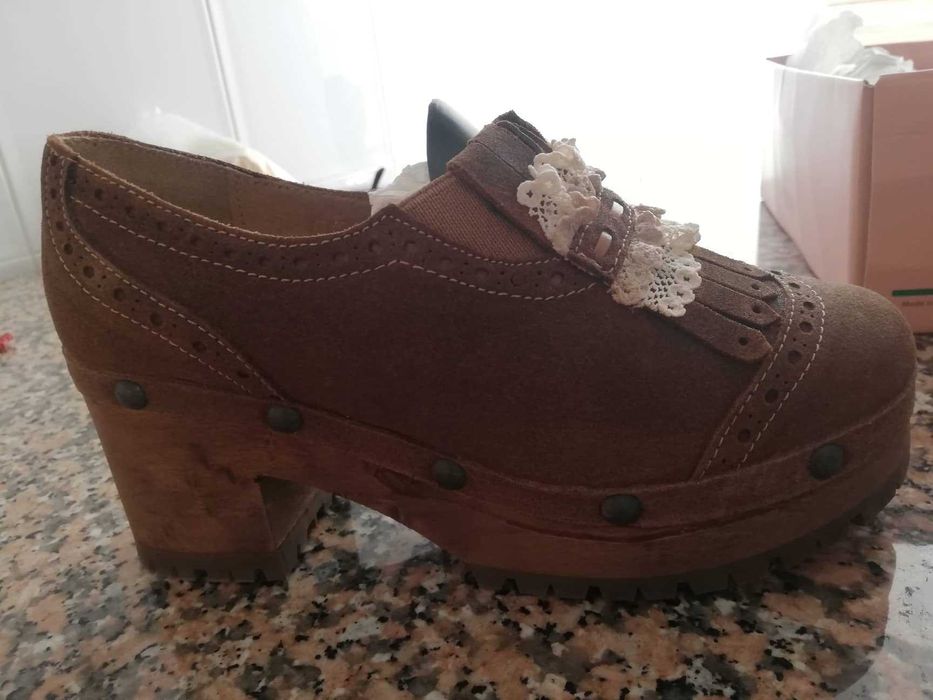 Vende -se Sapatos novos