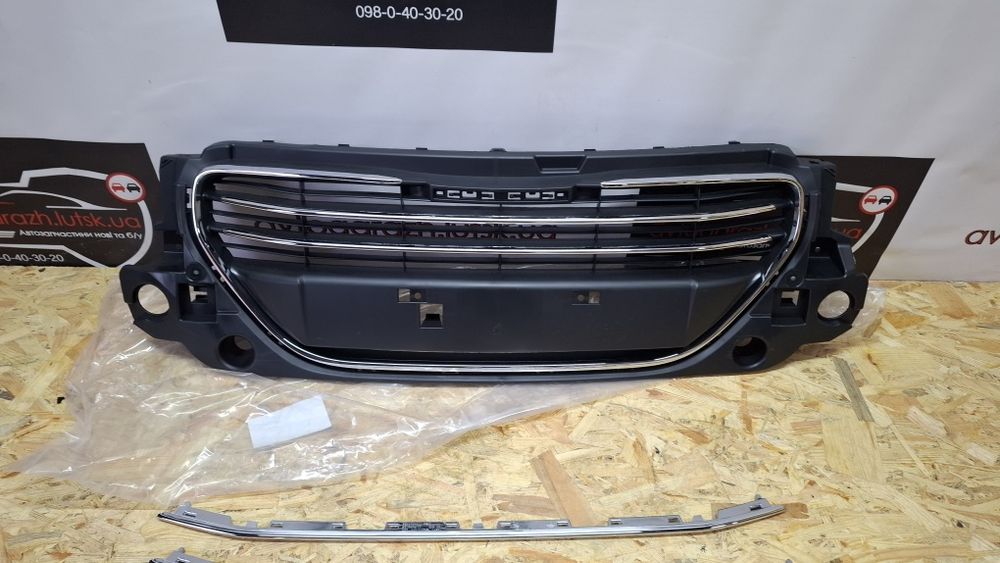 Решітка Peugeot 301 Решітка бампера пежо 301