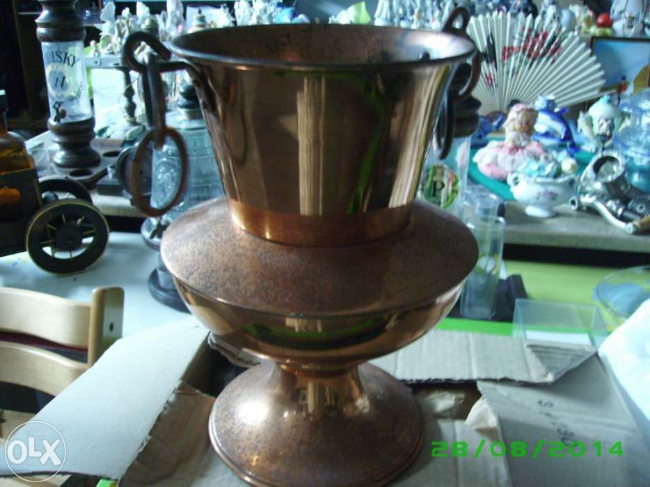 Peanha, jarro cristal e casquinha, molduras, jarra de cobre e vários