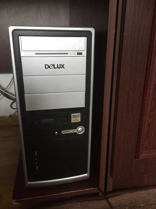 Компьютер(системний блок+монітор)