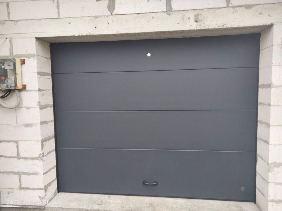 Секційні ворота з автоматикою / ролети / вулична автоматика