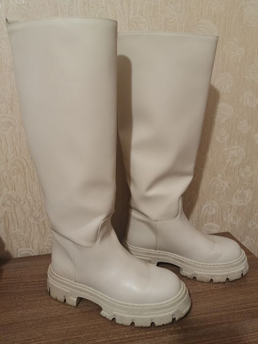 H&m сапоги труби по коліно молочного кольору