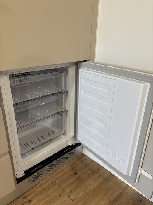 Combinado Encastre Beko 255L