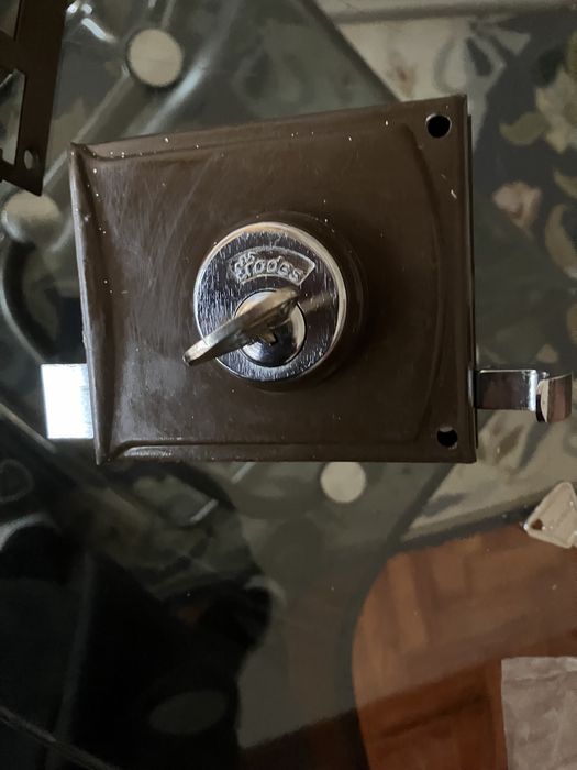 Fechadura de porta esq