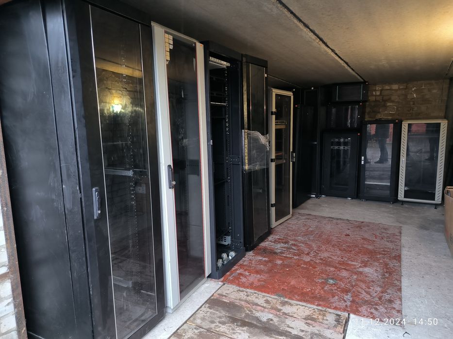 Шафи серверні та стійки 6U 9U 12U 15U 25U 27U 33U 37U 42U