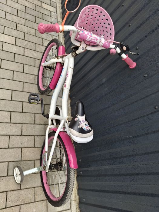 Велосипед для дівчинки.На ходу.
