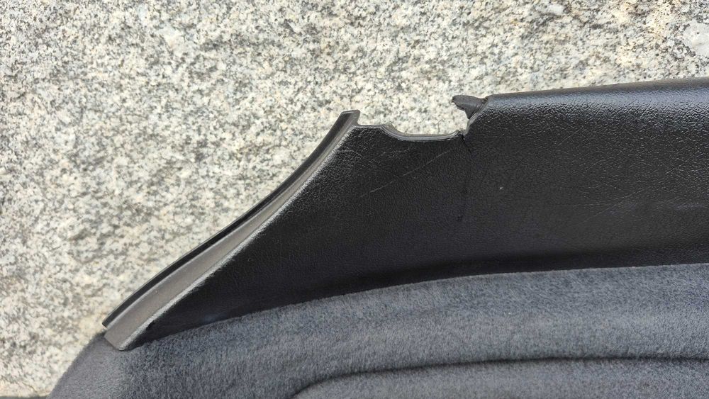 AUDI A4 B5 (8D) Avant - Quartela da Mala esquerda em MUITO BOM ESTADO*