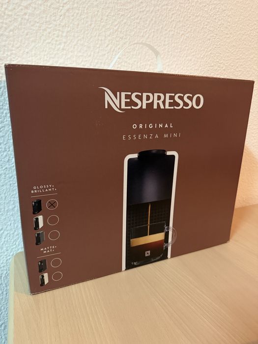 Máquina Nespresso Essenza Mini Preta (NOVA)