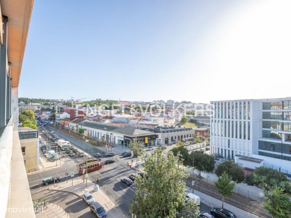 T2 mobilado com garagem e vista rio em Alcântara