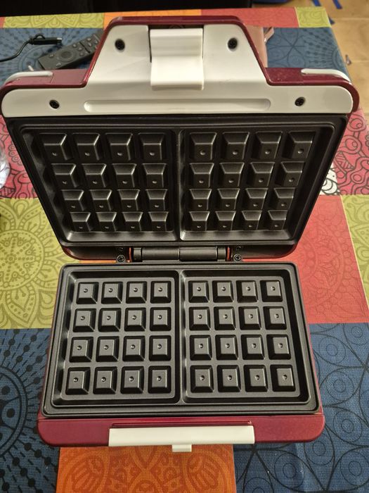 Máquina de Waffles Ariete Party Time Vermelha 700W