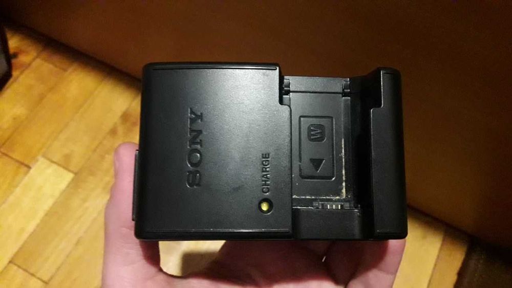 Зарядний пристрій SONY BC-VW1