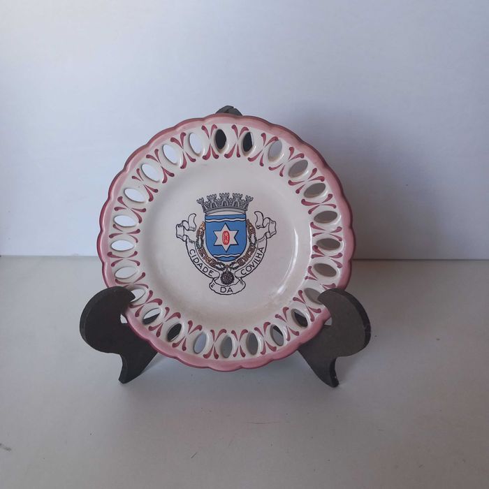 Pequeno prato com brasão