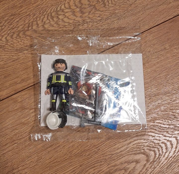 Playmobil Figurka kolekcjonerska Strażak w hełmie z toporkiem