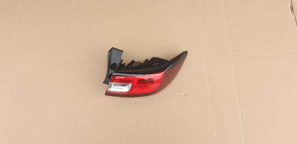Renault clio IV 4 lift hatchback prawa lampa led tylna w błotnik