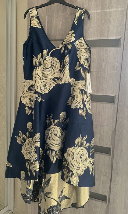 Вечірня сукня жіноча