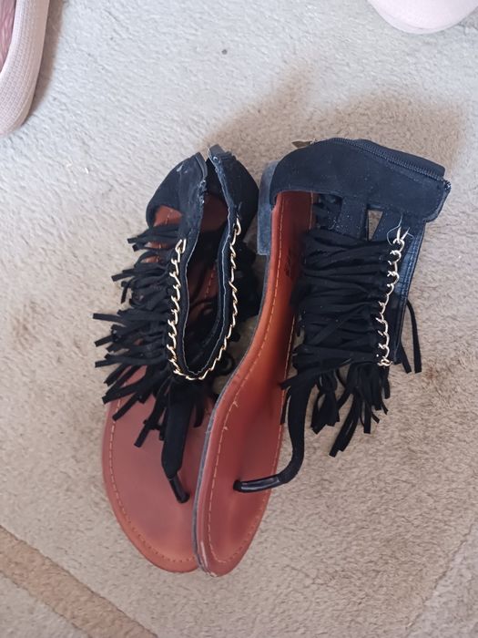Sandálias com franjas