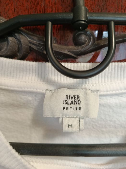 Продам кофту з рюшиками