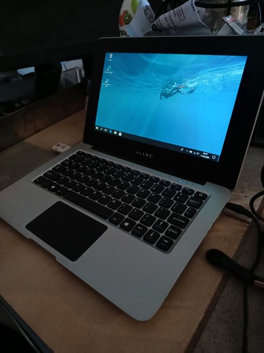 Notebook Przenośny Kiano bateria 7 godzin jak macbook pęknięta matryca